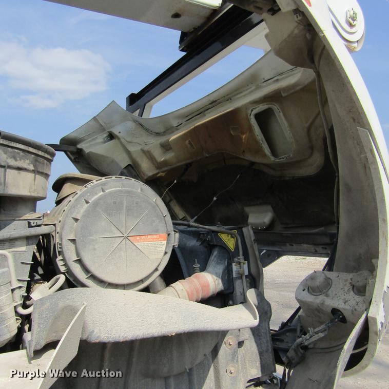 image for item DD2673 2009 International DuraStar 4400 bucket truck