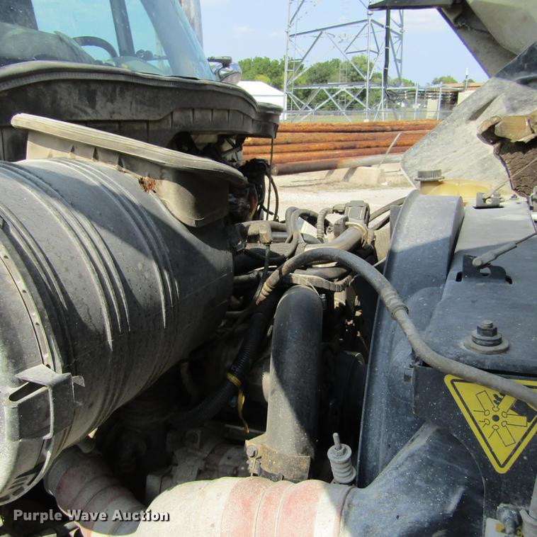 image for item DD2673 2009 International DuraStar 4400 bucket truck