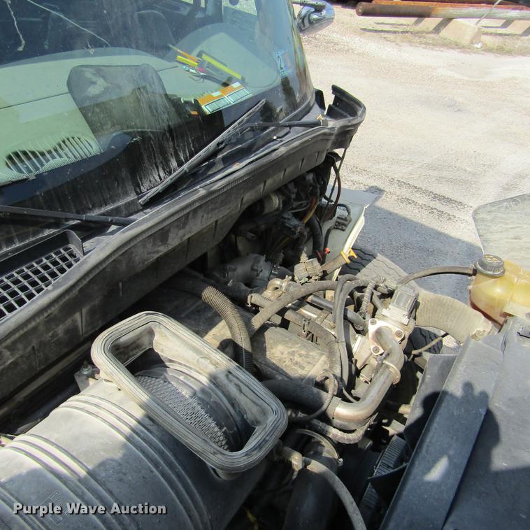 image for item DD2673 2009 International DuraStar 4400 bucket truck