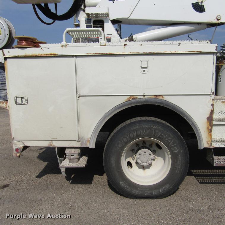 image for item DD2673 2009 International DuraStar 4400 bucket truck