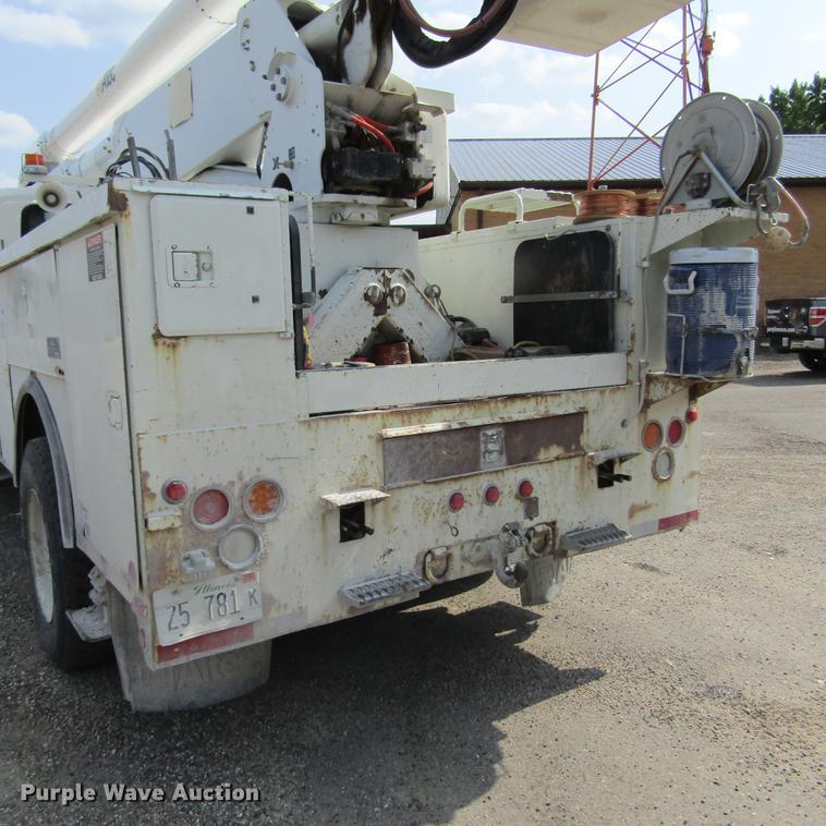image for item DD2673 2009 International DuraStar 4400 bucket truck