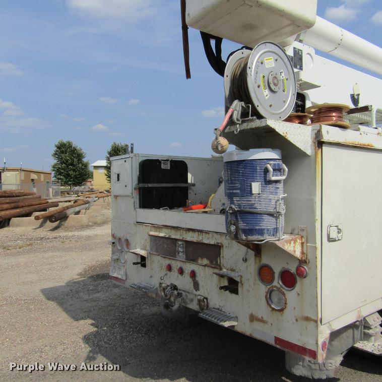 image for item DD2673 2009 International DuraStar 4400 bucket truck