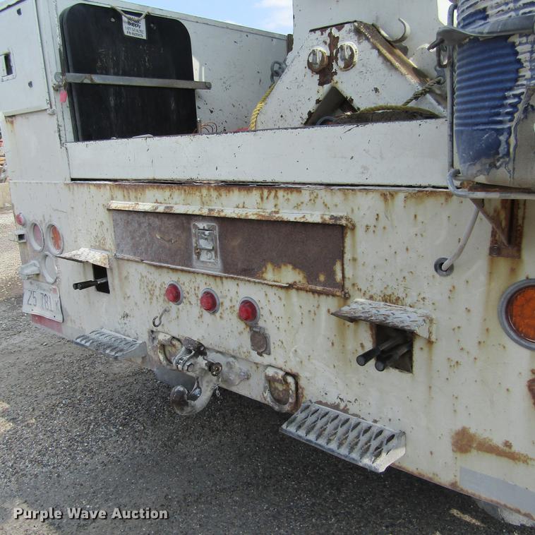 image for item DD2673 2009 International DuraStar 4400 bucket truck