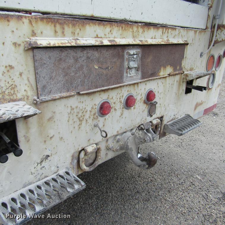 image for item DD2673 2009 International DuraStar 4400 bucket truck