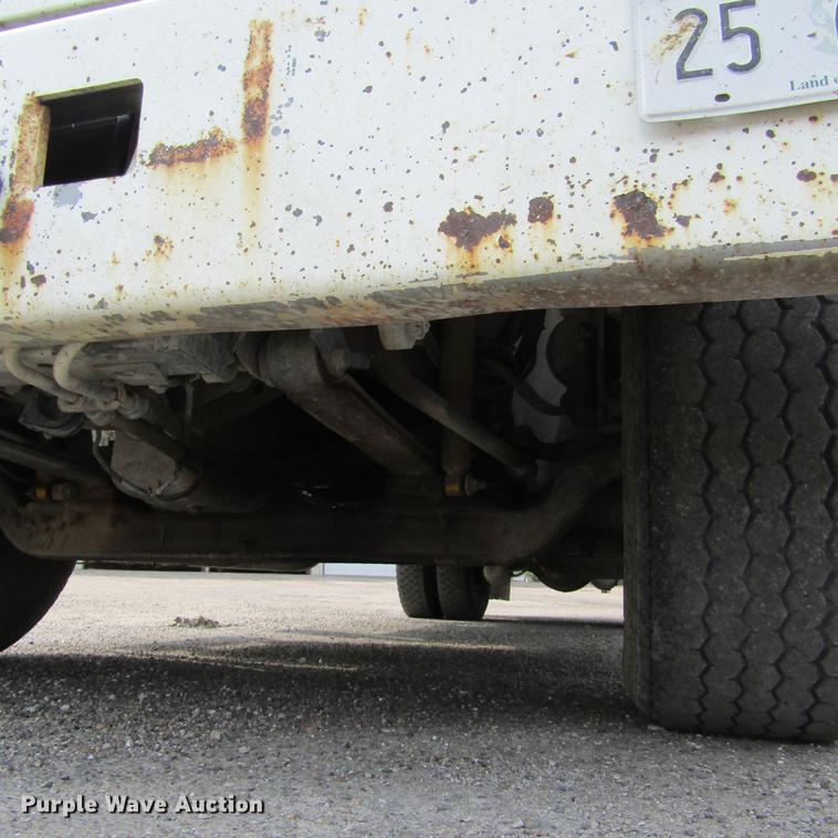 image for item DD2673 2009 International DuraStar 4400 bucket truck