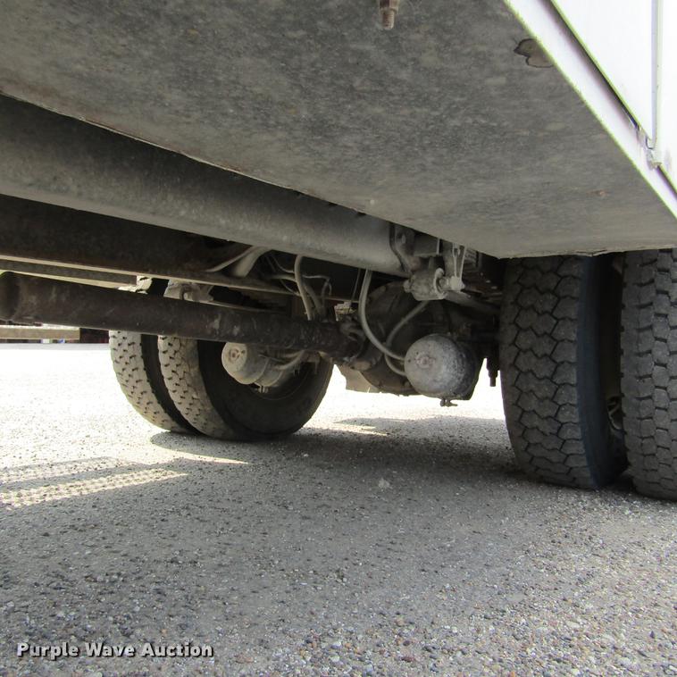 image for item DD2673 2009 International DuraStar 4400 bucket truck