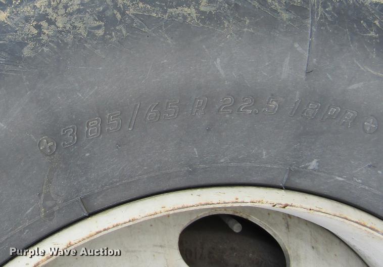 image for item DD2673 2009 International DuraStar 4400 bucket truck