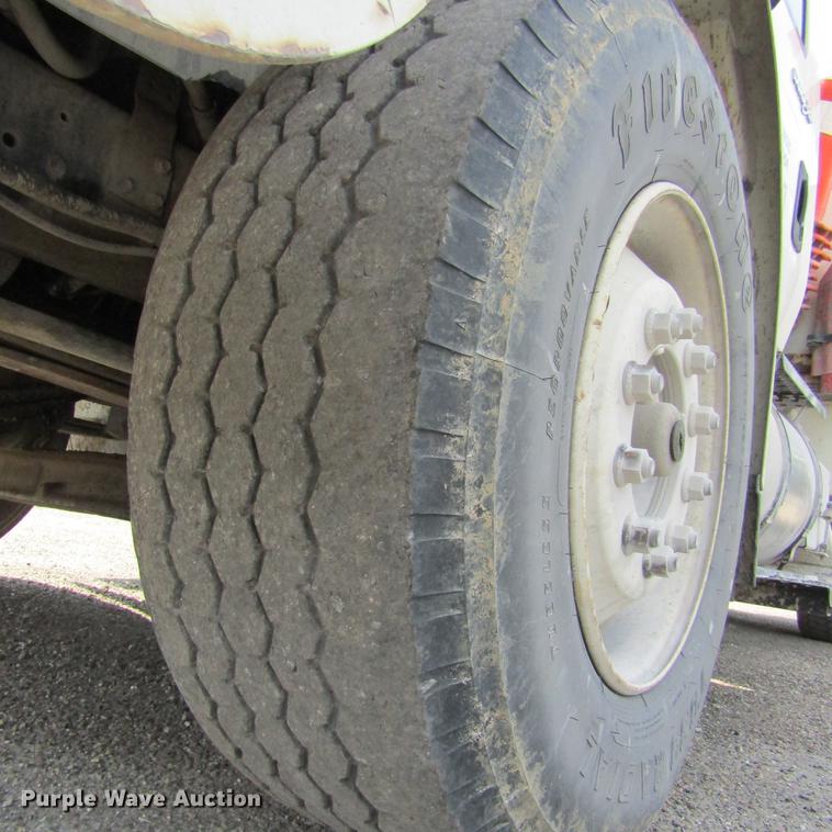 image for item DD2673 2009 International DuraStar 4400 bucket truck