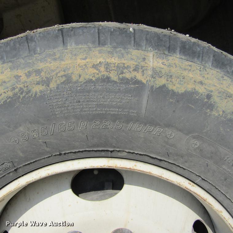 image for item DD2673 2009 International DuraStar 4400 bucket truck