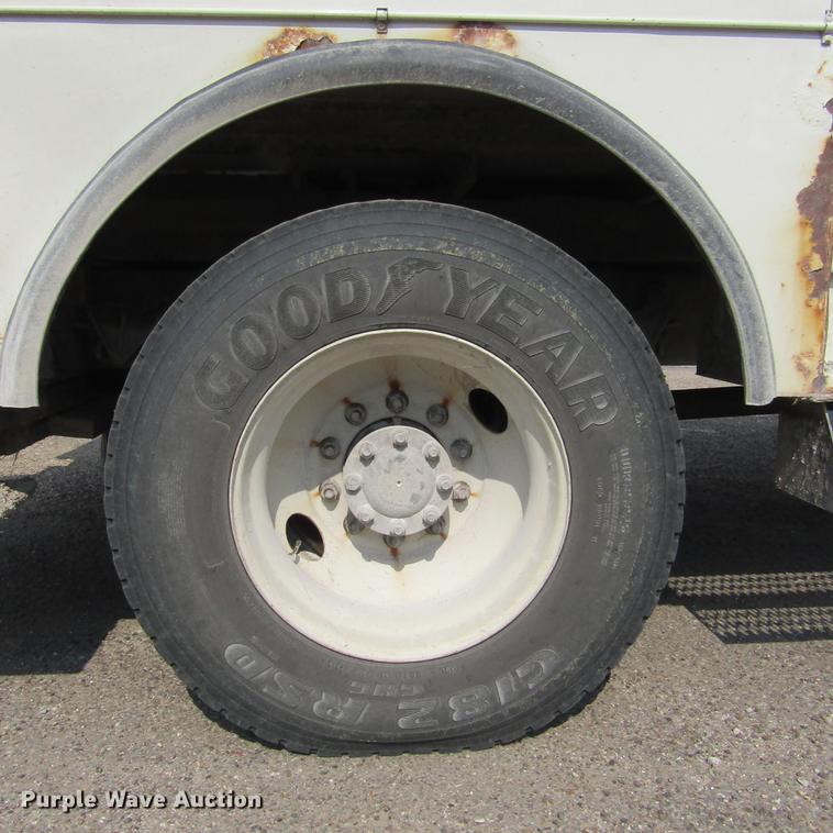 image for item DD2673 2009 International DuraStar 4400 bucket truck