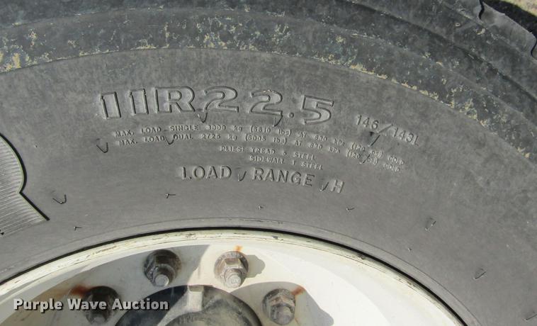 image for item DD2673 2009 International DuraStar 4400 bucket truck