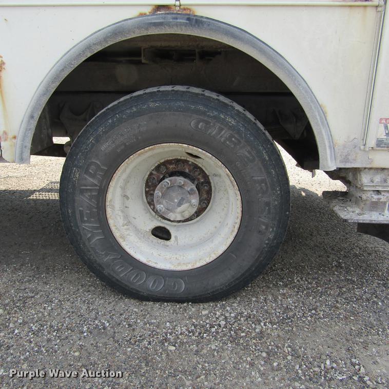 image for item DD2673 2009 International DuraStar 4400 bucket truck