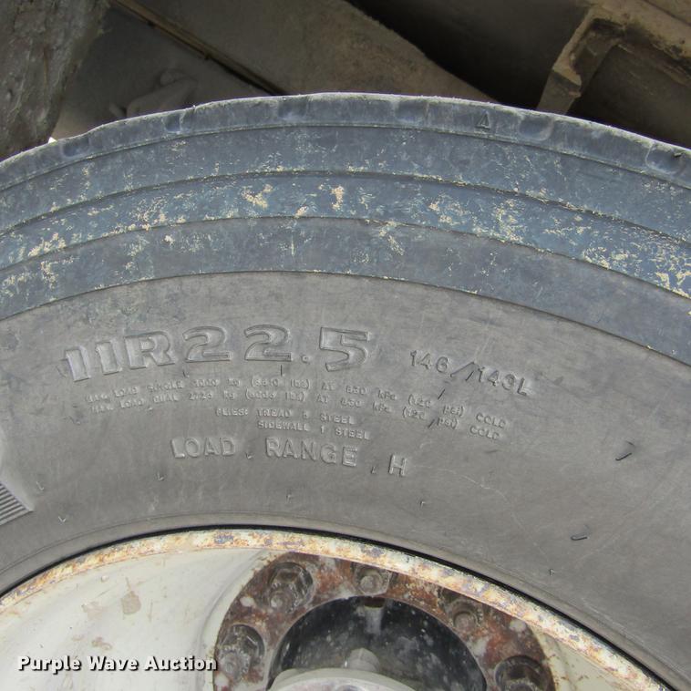 image for item DD2673 2009 International DuraStar 4400 bucket truck