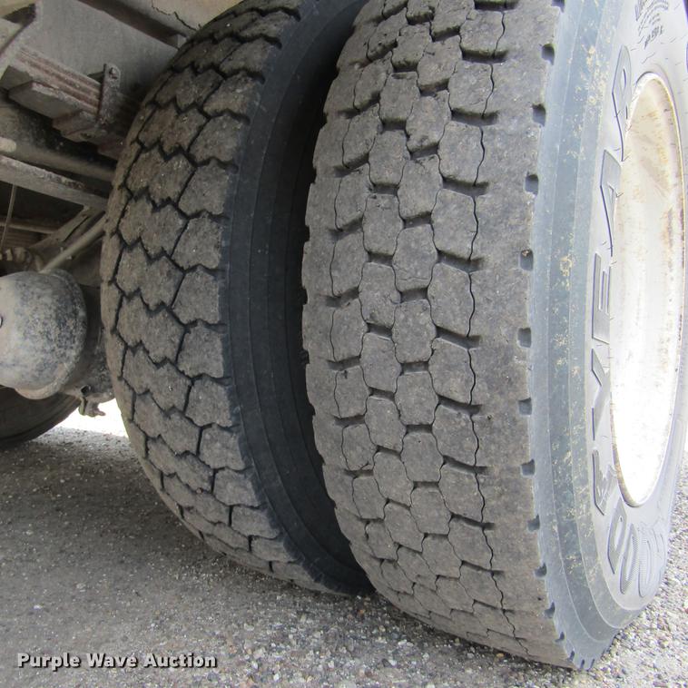 image for item DD2673 2009 International DuraStar 4400 bucket truck