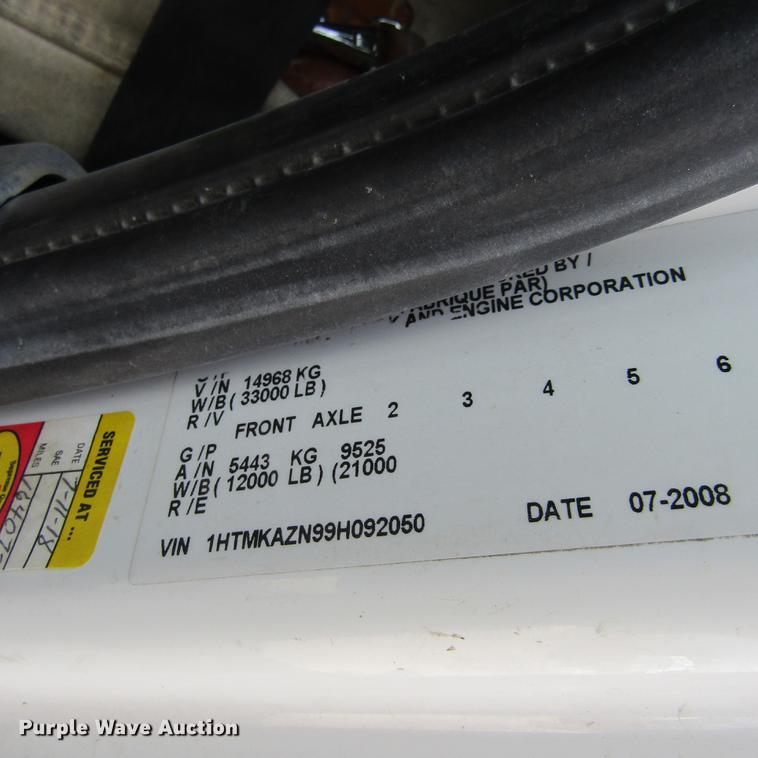 image for item DD2673 2009 International DuraStar 4400 bucket truck