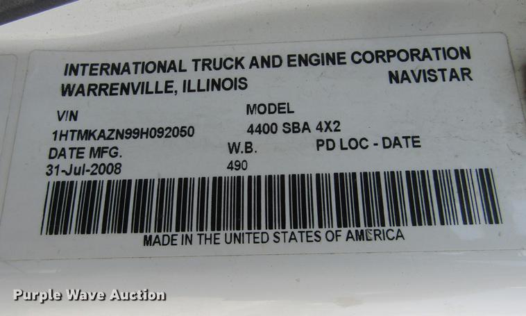 image for item DD2673 2009 International DuraStar 4400 bucket truck