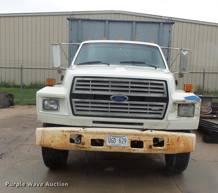 image for item DD4273 1994 Ford F700 dump truck