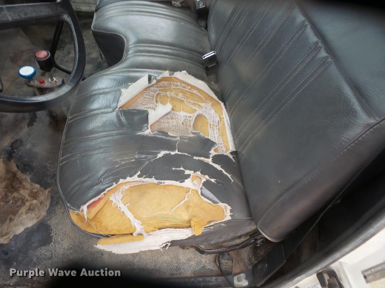 image for item DD4273 1994 Ford F700 dump truck