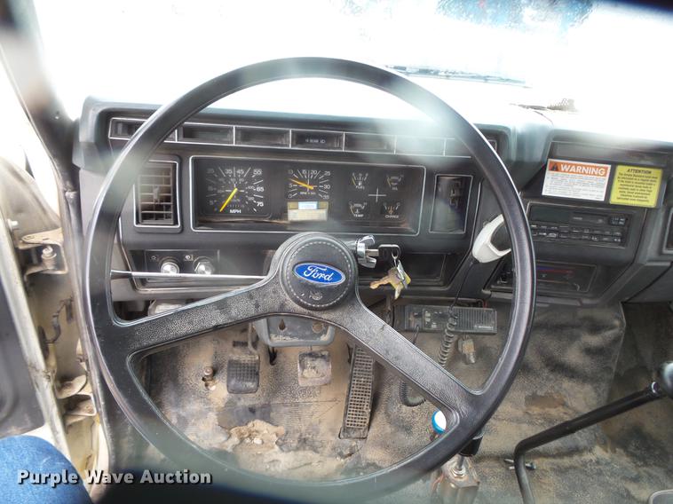 image for item DD4273 1994 Ford F700 dump truck