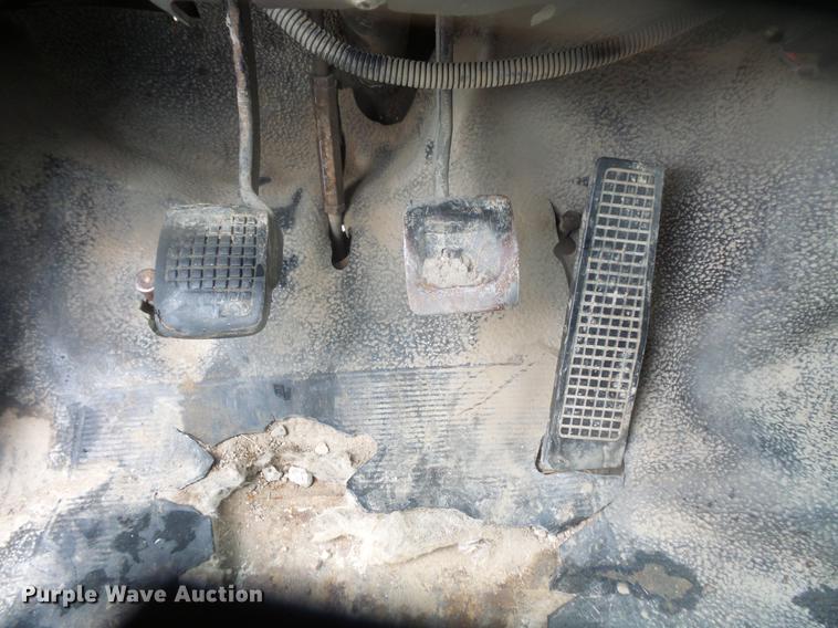 image for item DD4273 1994 Ford F700 dump truck