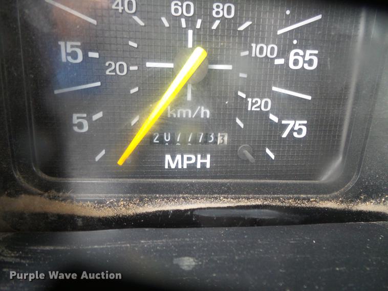 image for item DD4273 1994 Ford F700 dump truck