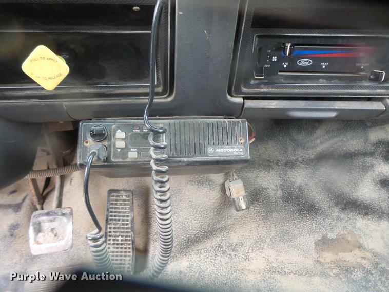 image for item DD4273 1994 Ford F700 dump truck