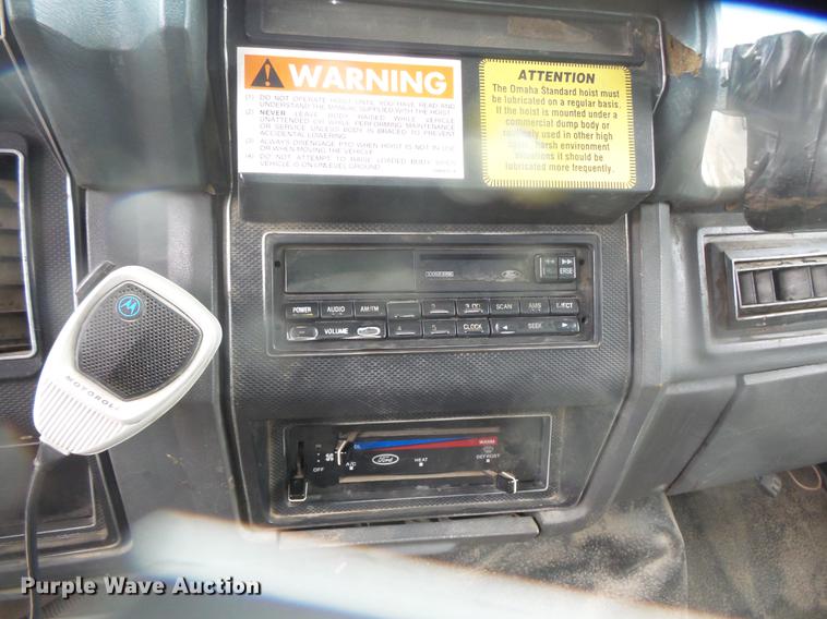 image for item DD4273 1994 Ford F700 dump truck