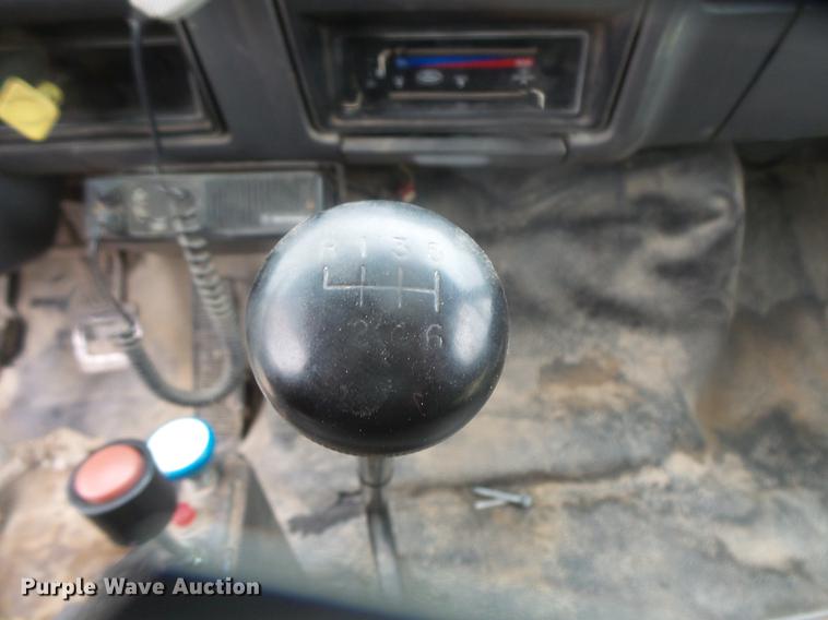 image for item DD4273 1994 Ford F700 dump truck