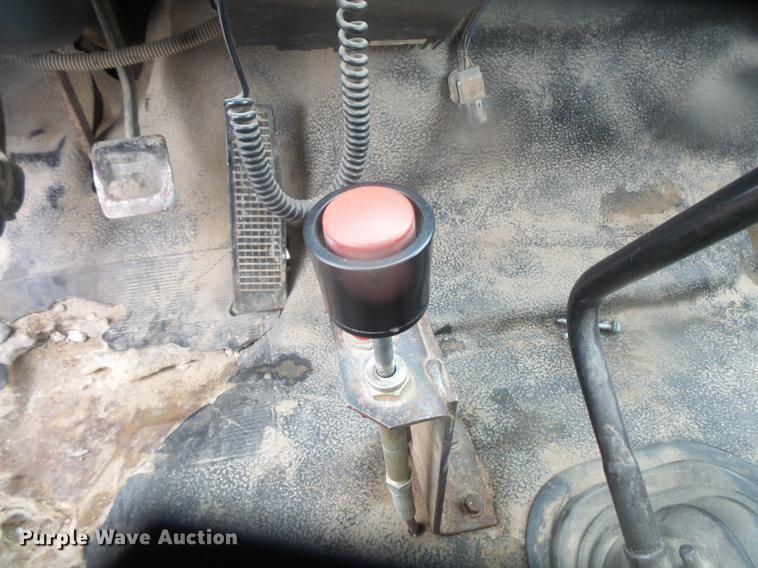 image for item DD4273 1994 Ford F700 dump truck