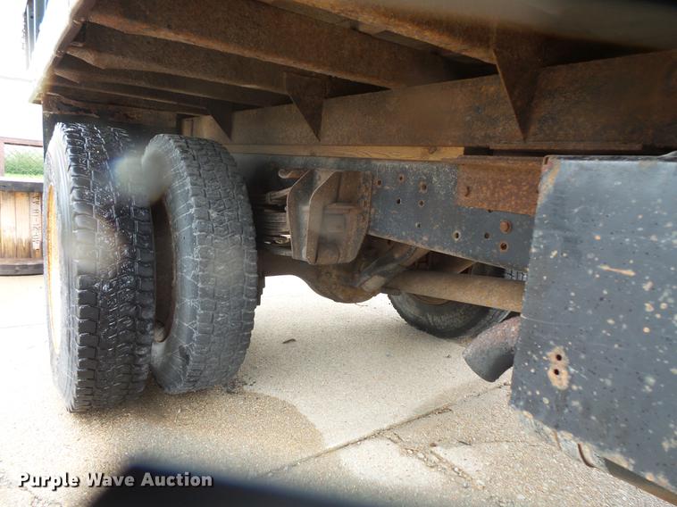 image for item DD4273 1994 Ford F700 dump truck