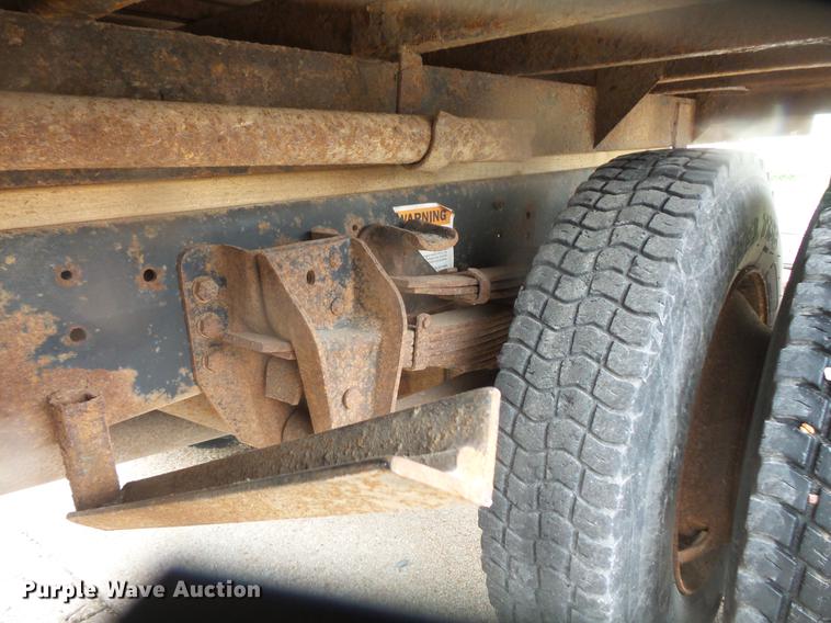 image for item DD4273 1994 Ford F700 dump truck