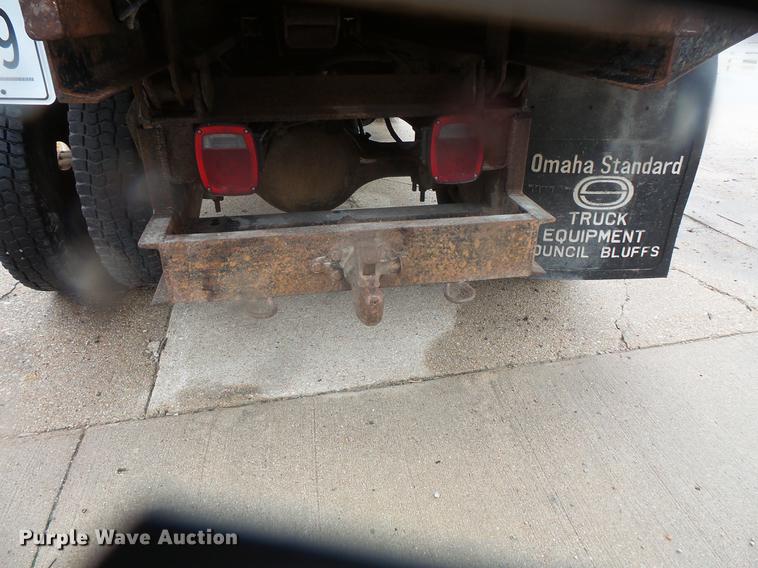 image for item DD4273 1994 Ford F700 dump truck