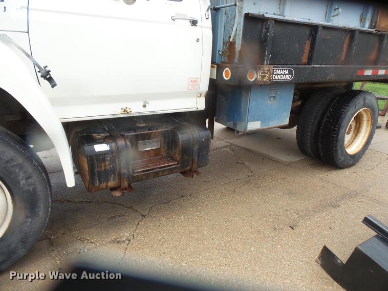image for item DD4273 1994 Ford F700 dump truck