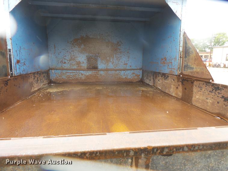 image for item DD4273 1994 Ford F700 dump truck