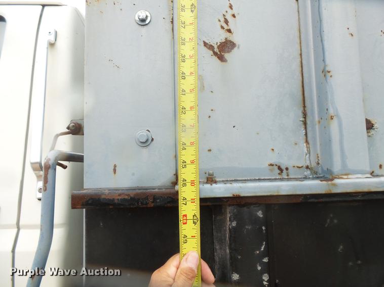 image for item DD4273 1994 Ford F700 dump truck