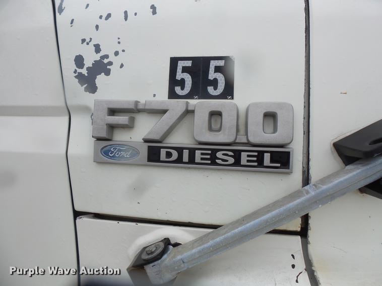 image for item DD4273 1994 Ford F700 dump truck