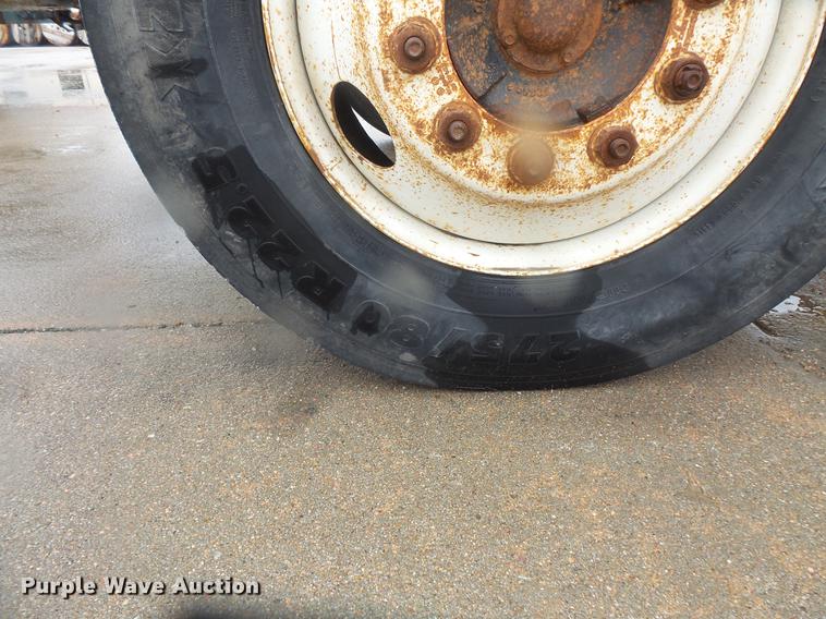 image for item DD4273 1994 Ford F700 dump truck