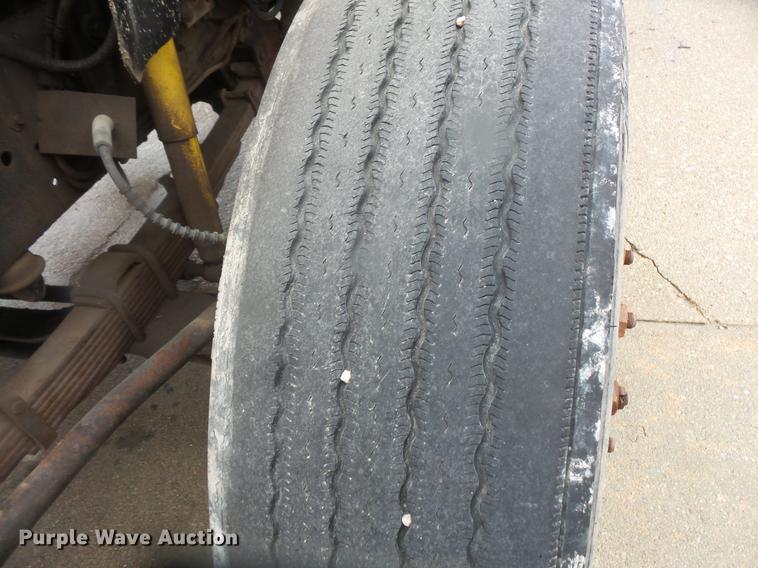 image for item DD4273 1994 Ford F700 dump truck