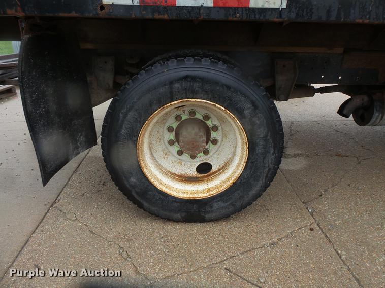 image for item DD4273 1994 Ford F700 dump truck