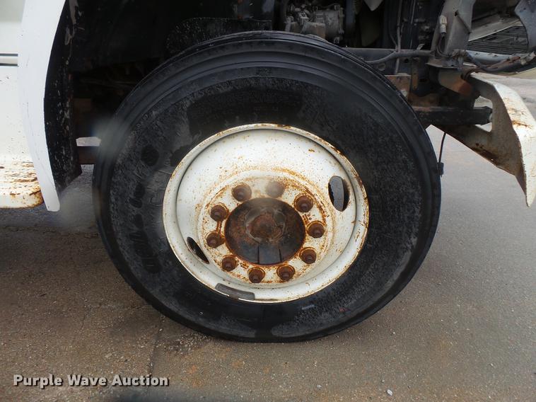 image for item DD4273 1994 Ford F700 dump truck