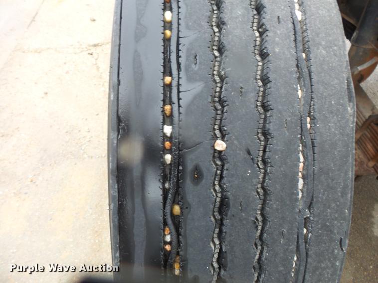 image for item DD4273 1994 Ford F700 dump truck