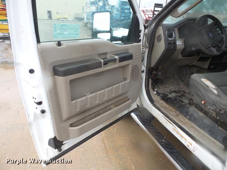image for item DD4274 2009 Ford F550 Super Duty bucket truck