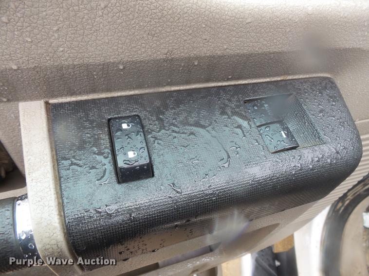 image for item DD4274 2009 Ford F550 Super Duty bucket truck