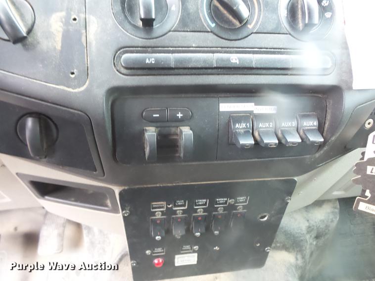 image for item DD4274 2009 Ford F550 Super Duty bucket truck