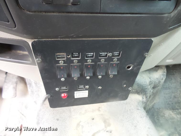 image for item DD4274 2009 Ford F550 Super Duty bucket truck