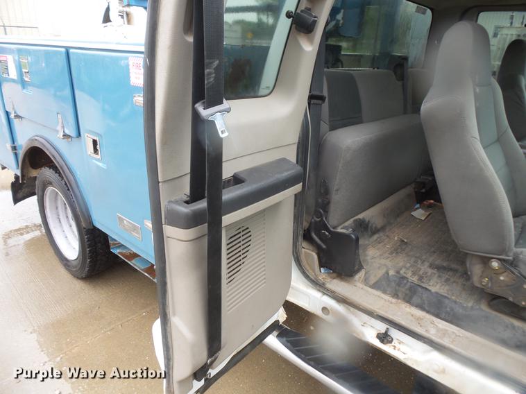 image for item DD4274 2009 Ford F550 Super Duty bucket truck