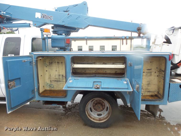 image for item DD4274 2009 Ford F550 Super Duty bucket truck