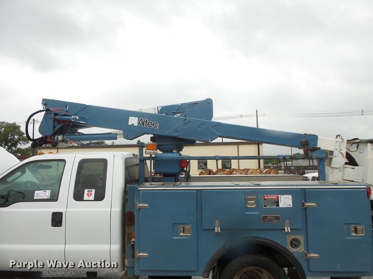 image for item DD4274 2009 Ford F550 Super Duty bucket truck