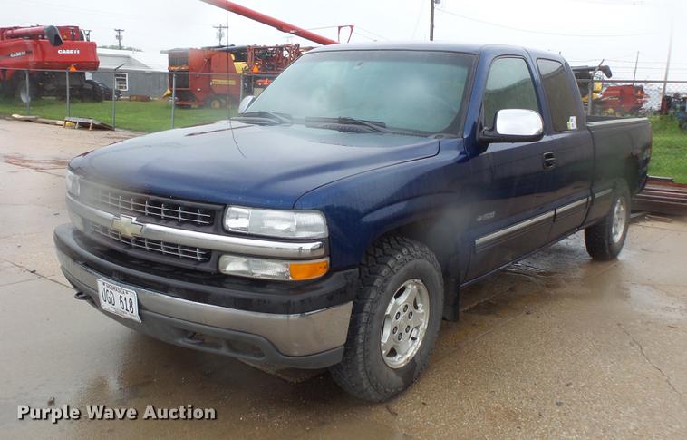 image for item DD4275 2001 Chevrolet Silverado 1500 Ext.Cab pickup truck