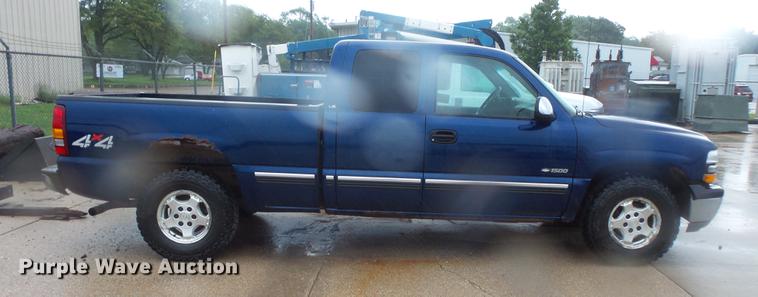 image for item DD4275 2001 Chevrolet Silverado 1500 Ext.Cab pickup truck
